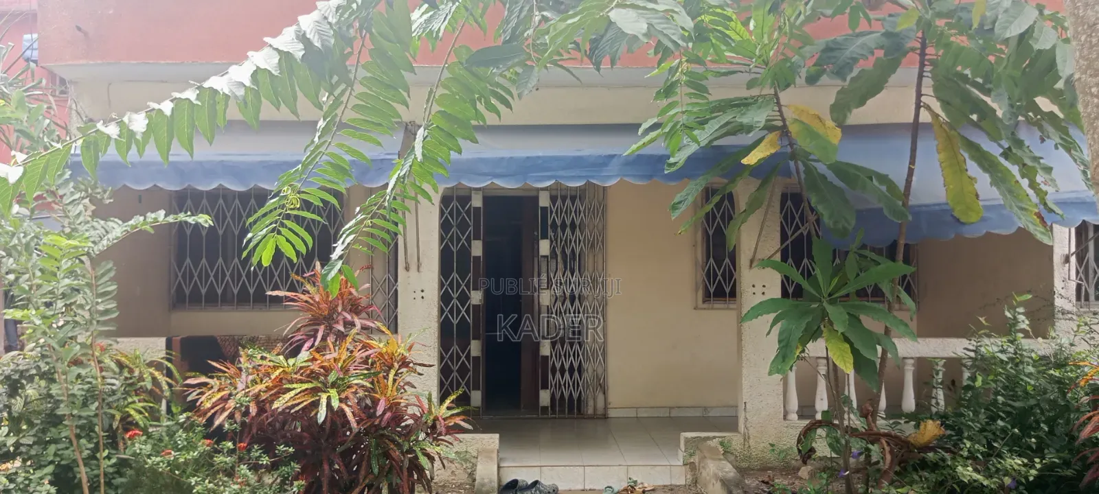 11chbre Maison dans Ahondjon Kader, Yopougon à Vendre
