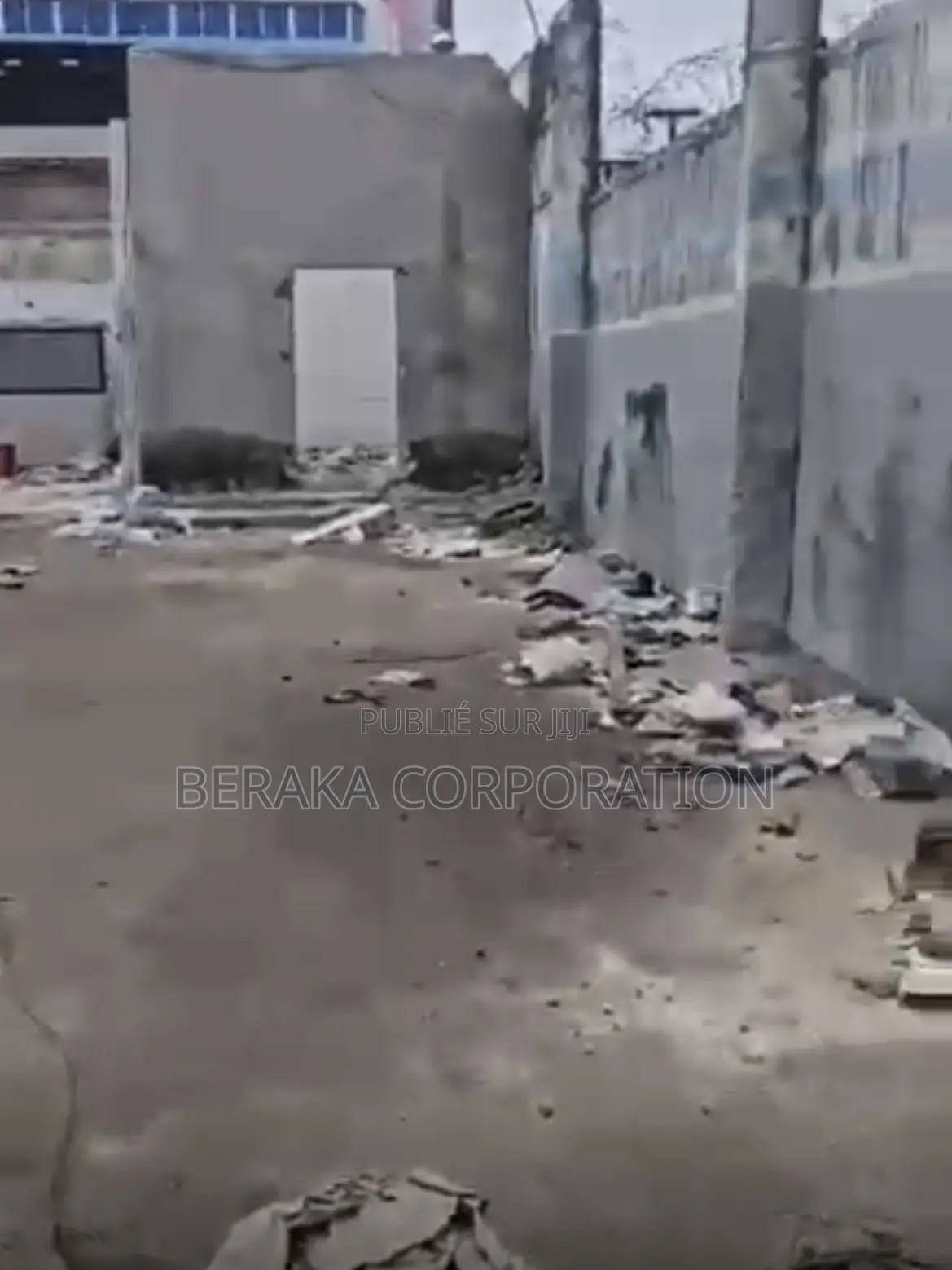  TERRAIN À LOUER – ZONE 4  Rue Mercedes, Face SOTACI  1 000 M2 | 