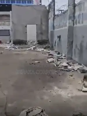  TERRAIN À LOUER – ZONE 4  Rue Mercedes, Face SOTACI  1 000 M2 | 