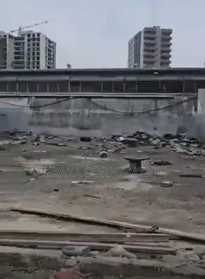  TERRAIN À LOUER – ZONE 4  Rue Mercedes, Face SOTACI  1 000 M2 | 