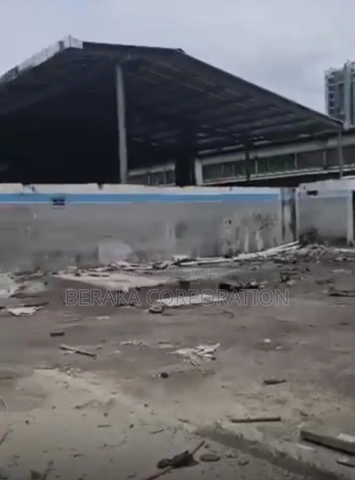  TERRAIN À LOUER – ZONE 4  Rue Mercedes, Face SOTACI  1 000 M2 | 