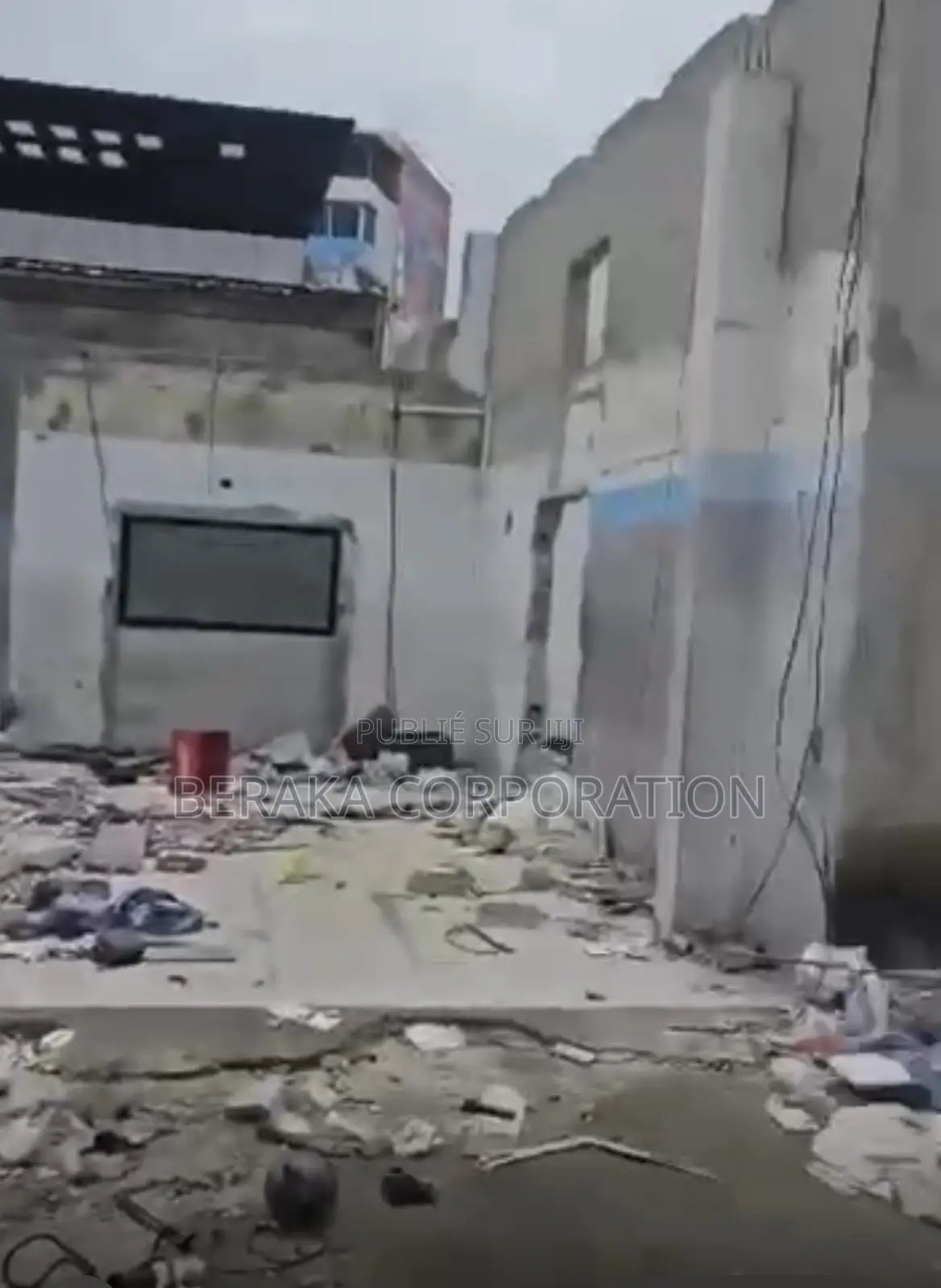  TERRAIN À LOUER – ZONE 4  Rue Mercedes, Face SOTACI  1 000 M2 | 