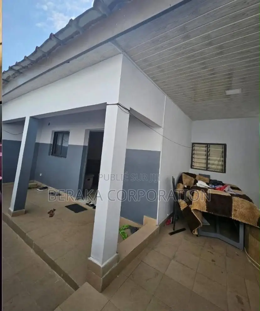 3chbre Villa dans Beraka Corporation, Cocody à Vendre