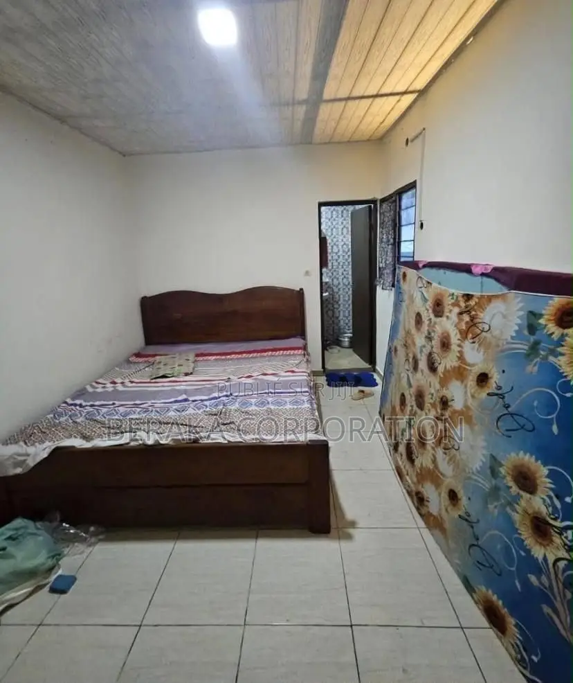 3chbre Villa dans Beraka Corporation, Cocody à Vendre