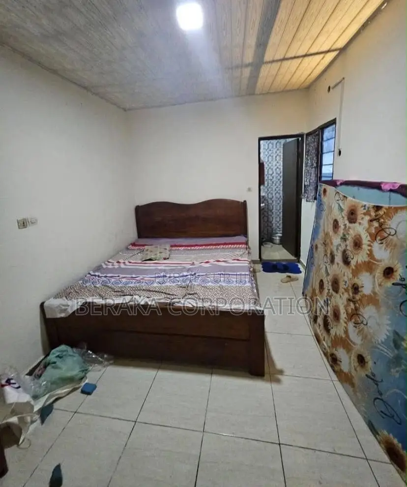 3chbre Villa dans Beraka Corporation, Cocody à Vendre