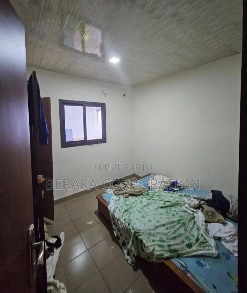 3chbre Villa dans Beraka Corporation, Cocody à Vendre