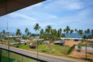 Appartement Et Magasins en Vente