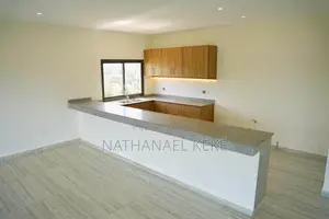 Appartement Et Magasins en Vente
