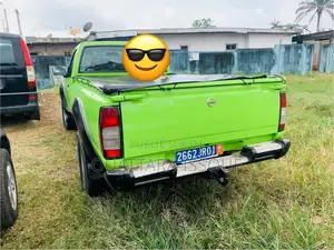 Nissan Hardbody 2014 Vert