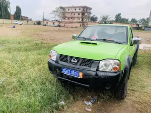 Nissan Hardbody 2014 Vert