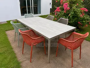 Table De Jardin + Chaises