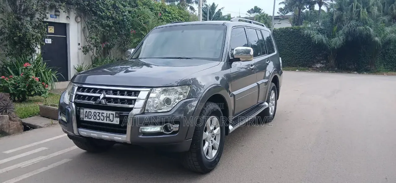 Mitsubishi Pajero V90 3.0 V6 GL 2018 Gris