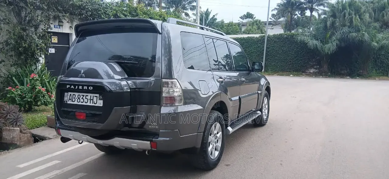Mitsubishi Pajero V90 3.0 V6 GL 2018 Gris
