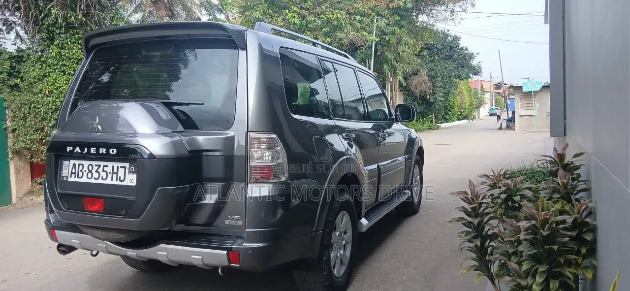 Mitsubishi Pajero V90 3.0 V6 GL 2018 Gris