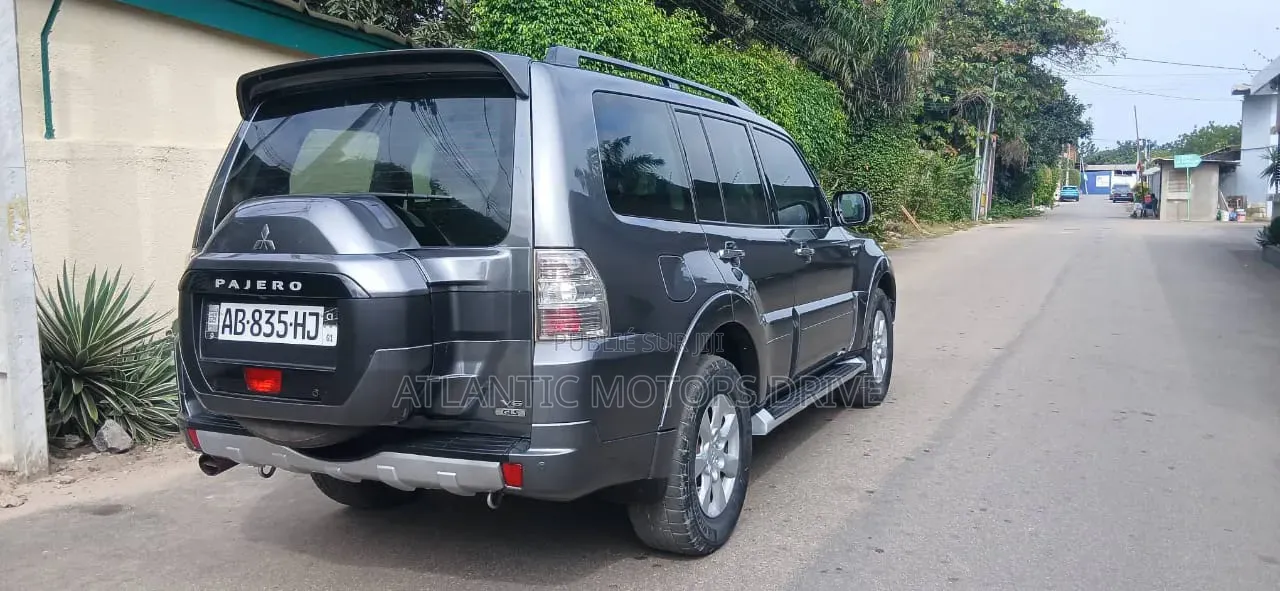 Mitsubishi Pajero V90 3.0 V6 GL 2018 Gris