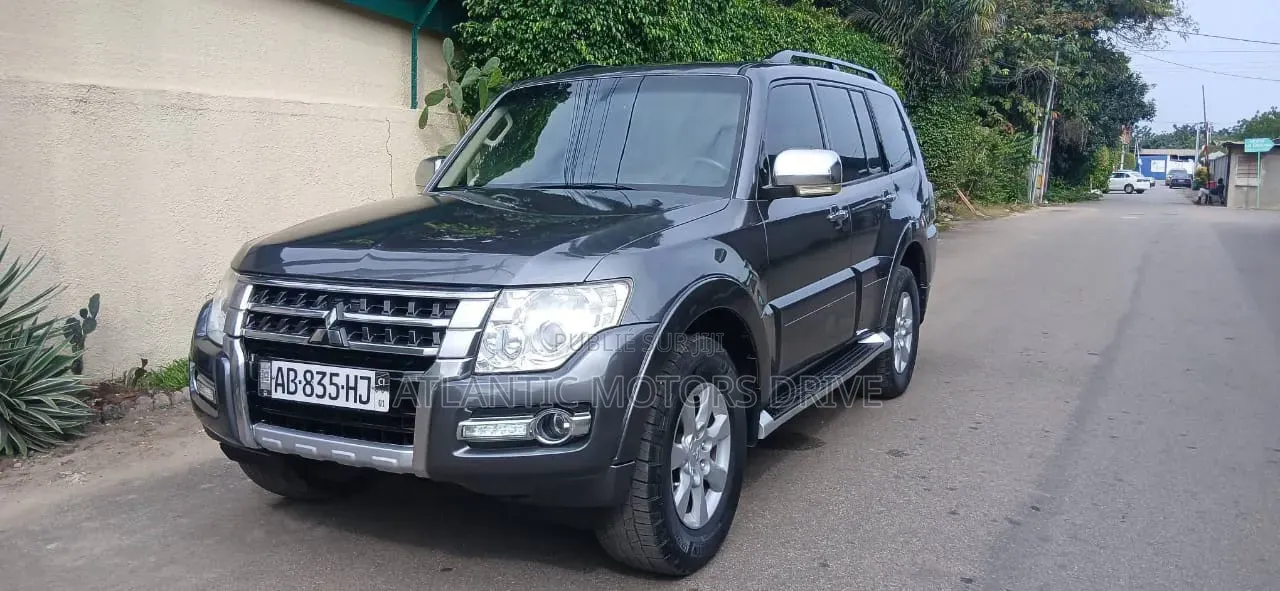 Mitsubishi Pajero V90 3.0 V6 GL 2018 Gris