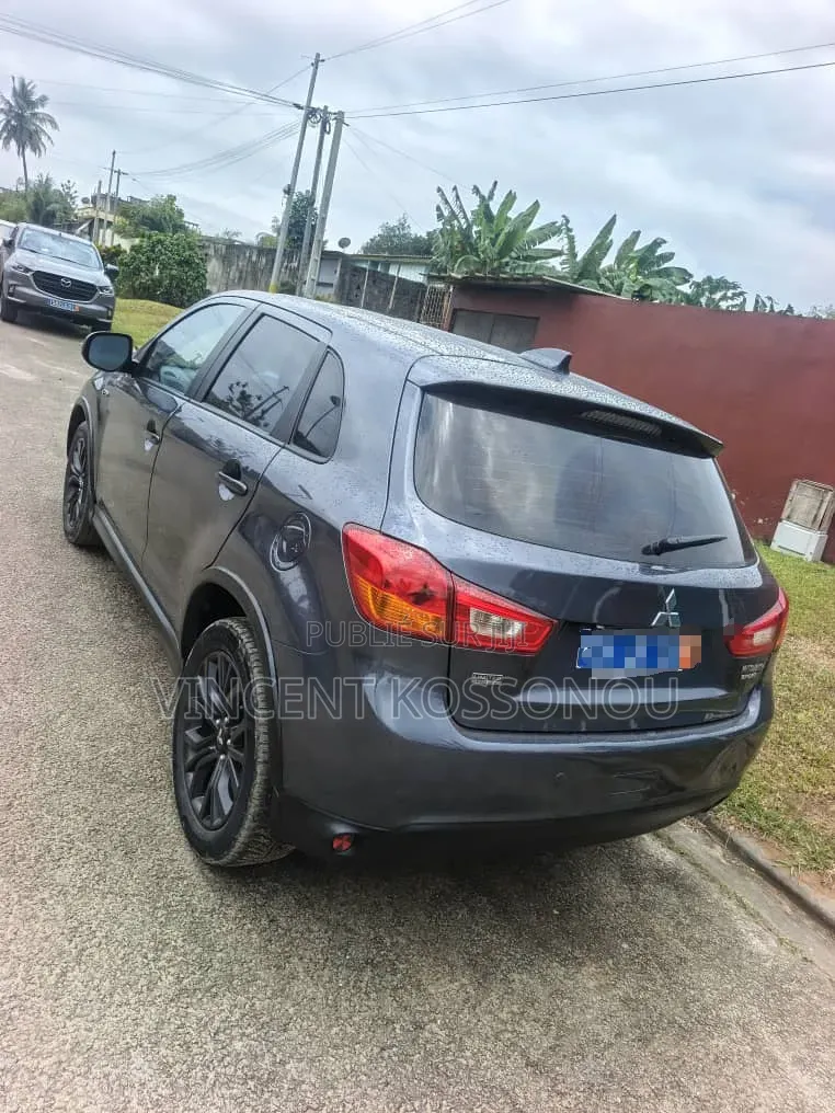 Mitsubishi Outlander 2019 Gris