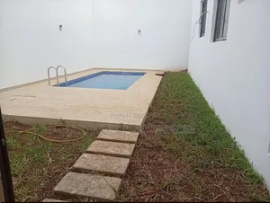 6chbre Villa dans Villa Duplex 9, Cocody à Vendre