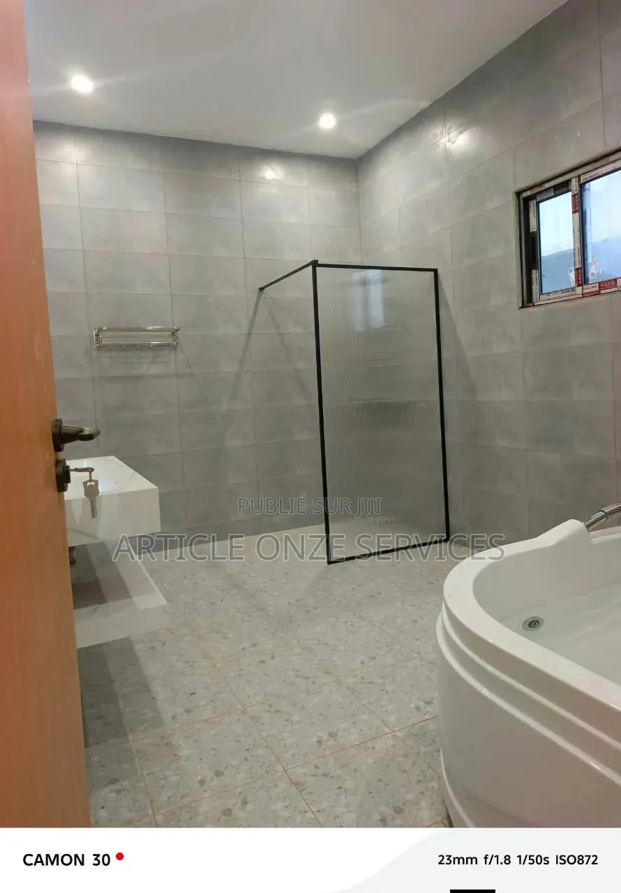 6chbre Villa dans Villa Duplex 9, Cocody à Vendre