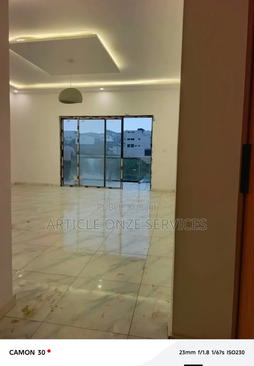 6chbre Villa dans Villa Duplex 9, Cocody à Vendre