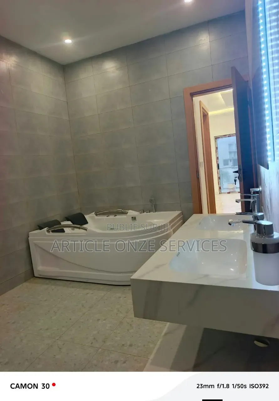 6chbre Villa dans Villa Duplex 9, Cocody à Vendre