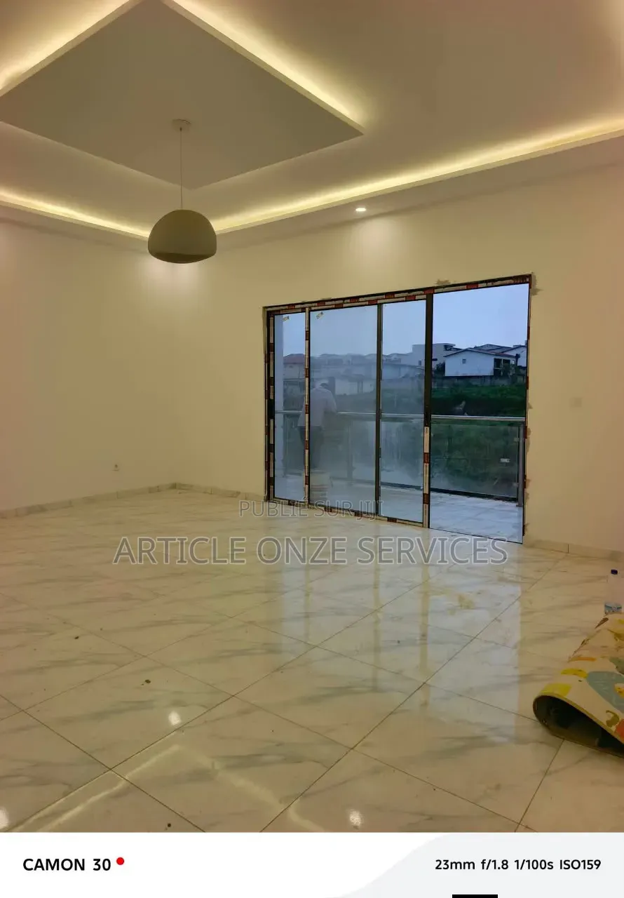 6chbre Villa dans Villa Duplex 9, Cocody à Vendre