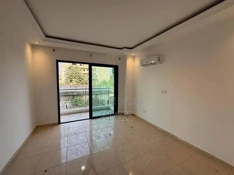 2chbre Appartement dans Regis, Cocody à Louer
