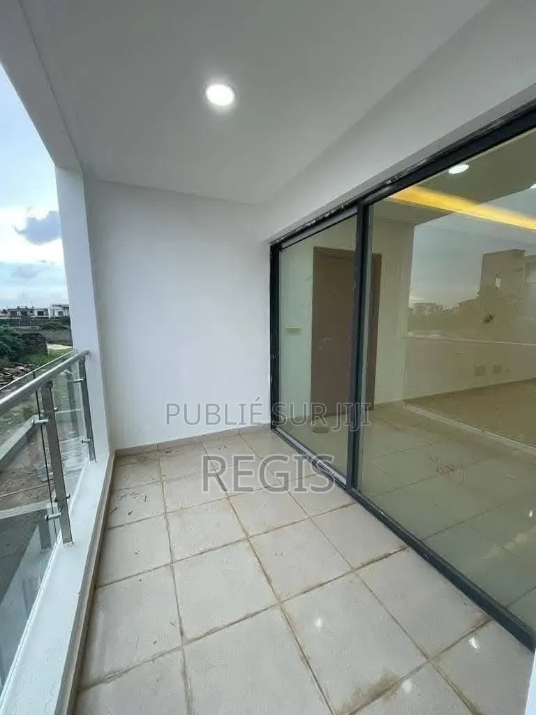 2chbre Appartement dans Regis, Cocody à Louer