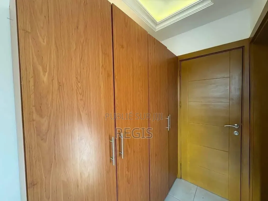 2chbre Appartement dans Regis, Cocody à Louer