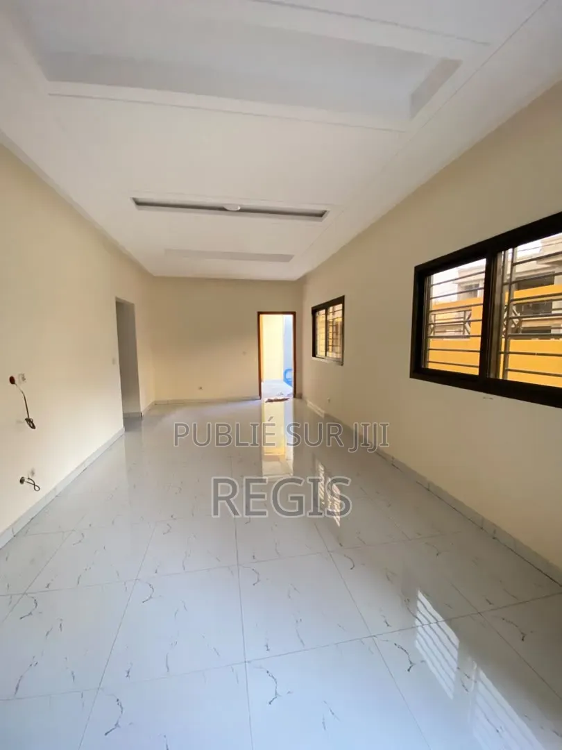 3chbre Maison dans Regis, Bingerville à Louer