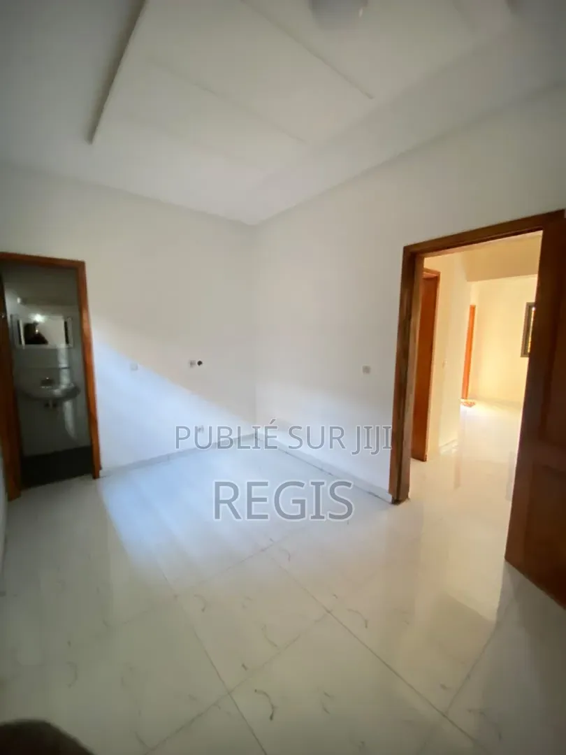3chbre Maison dans Regis, Bingerville à Louer