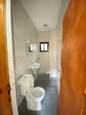3chbre Maison dans Regis, Bingerville à Louer