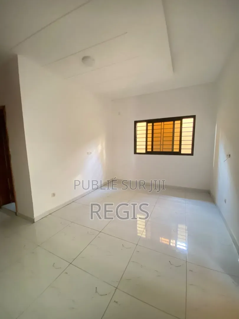3chbre Maison dans Regis, Bingerville à Louer