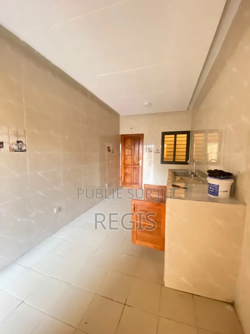 3chbre Maison dans Regis, Bingerville à Louer