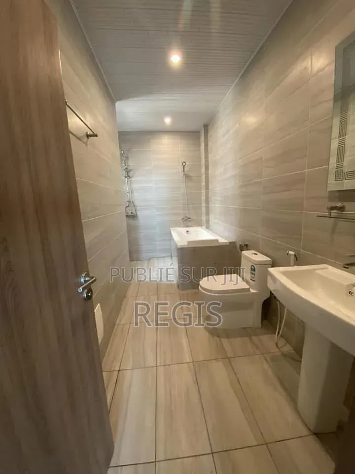 3chbre Maison dans Regis, Bingerville à Louer