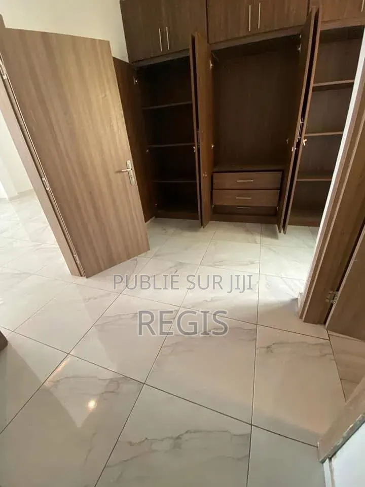3chbre Maison dans Regis, Bingerville à Louer