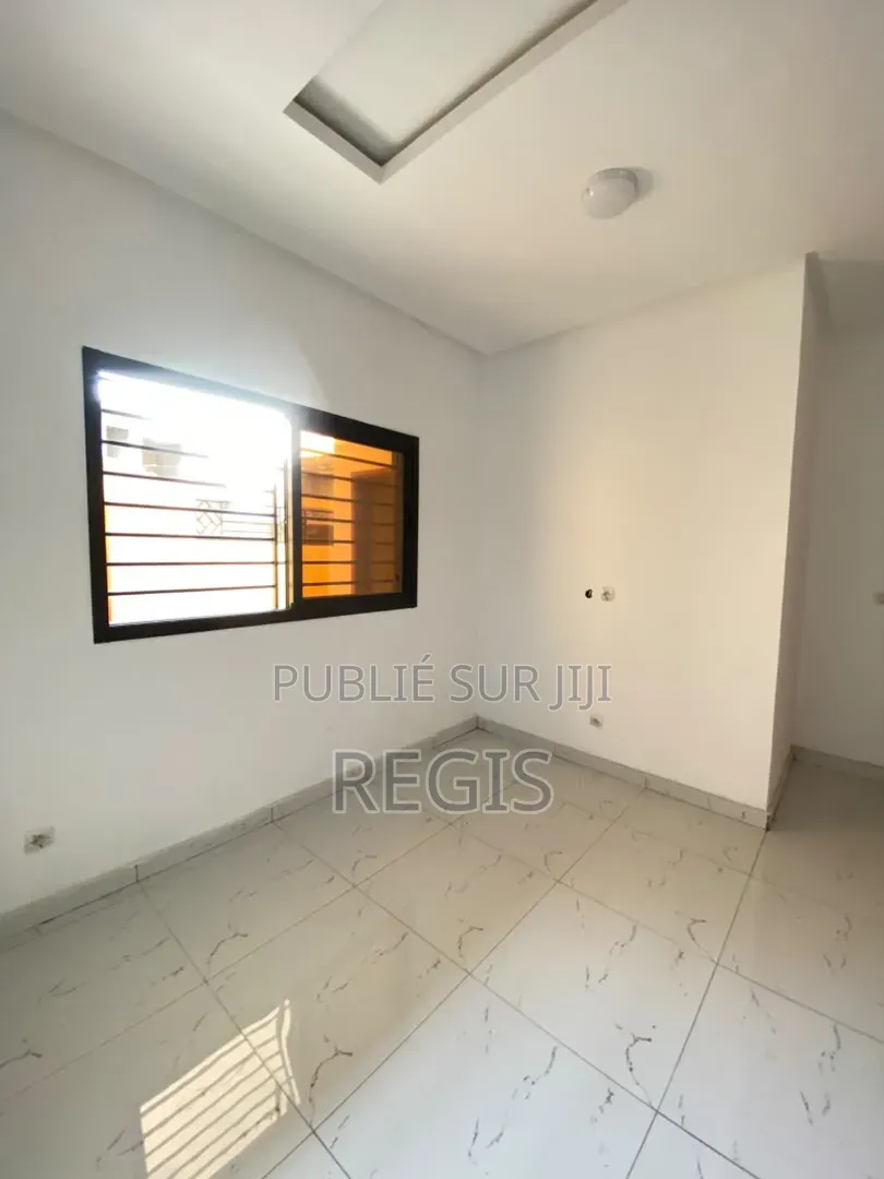 3chbre Maison dans Regis, Bingerville à Louer