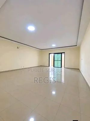 2chbre Appartement dans Regis, Cocody à Louer