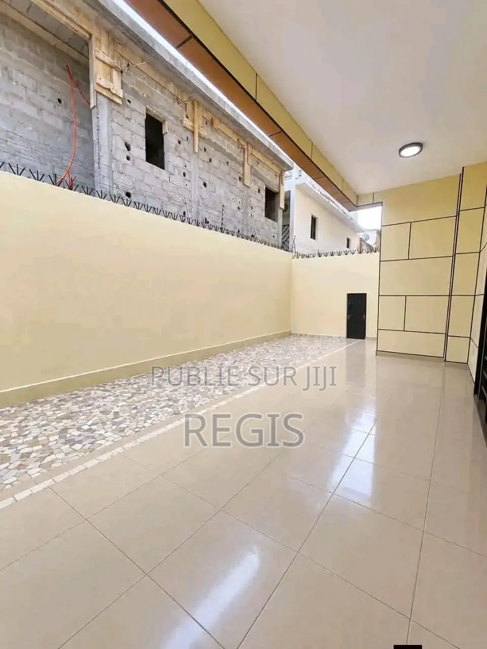 2chbre Appartement dans Regis, Cocody à Louer
