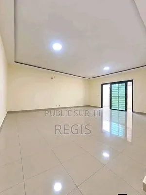 2chbre Appartement dans Regis, Cocody à Louer