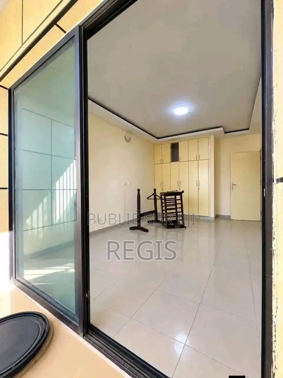 2chbre Appartement dans Regis, Cocody à Louer