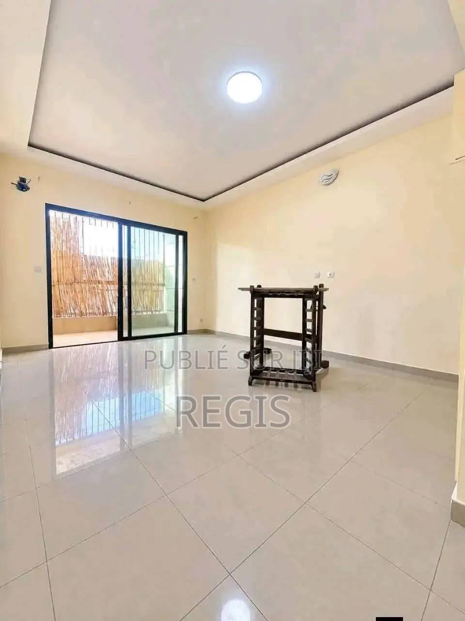 2chbre Appartement dans Regis, Cocody à Louer