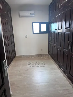 2chbre Appartement dans Regis, Cocody à Louer