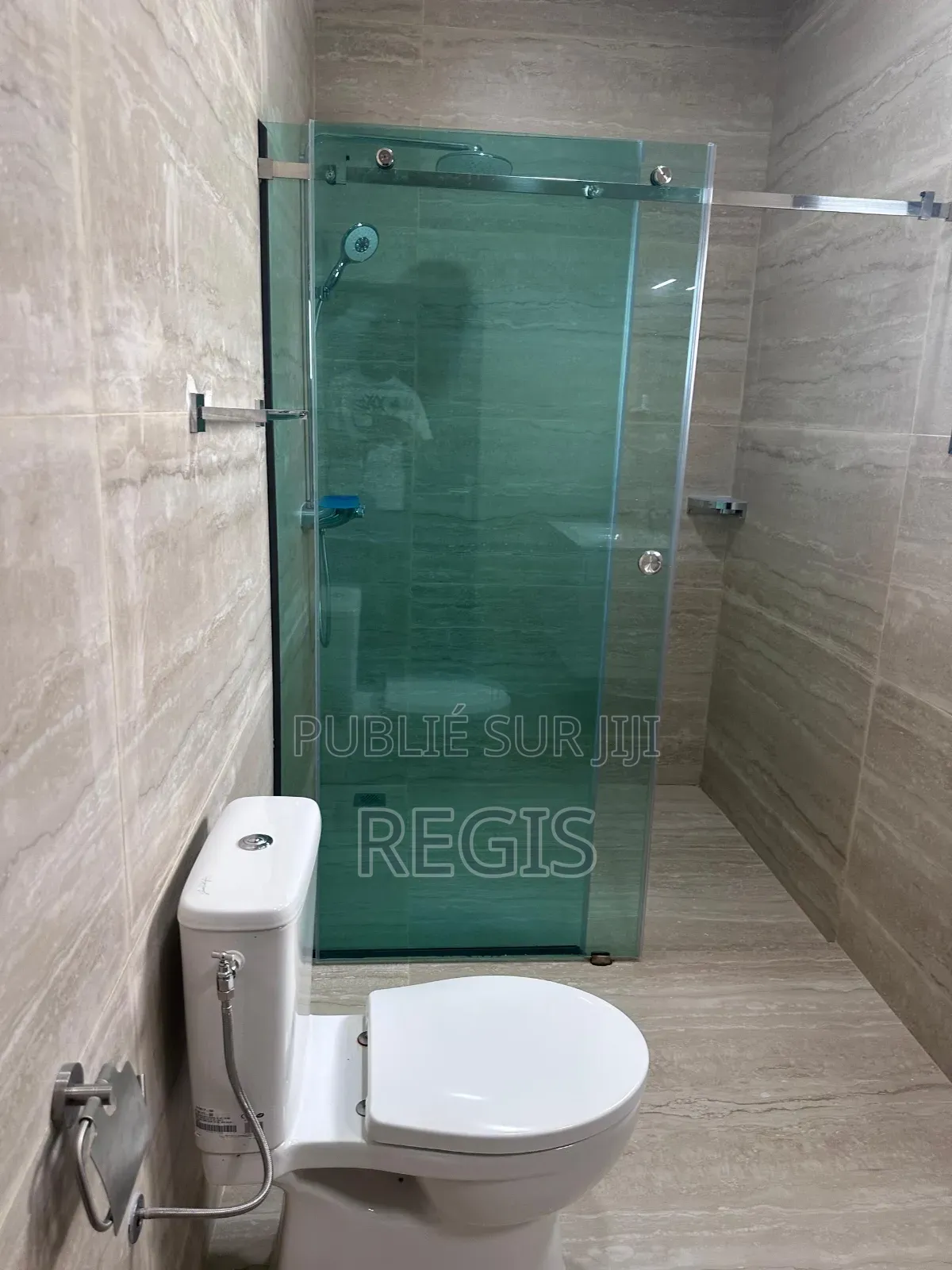 2chbre Appartement dans Regis, Cocody à Louer