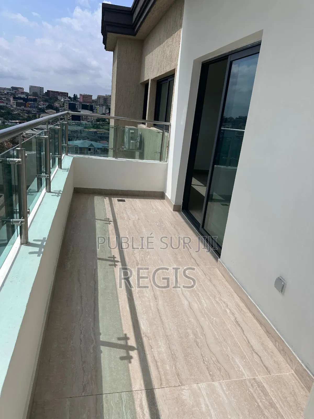 2chbre Appartement dans Regis, Cocody à Louer
