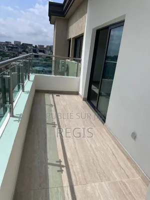 2chbre Appartement dans Regis, Cocody à Louer