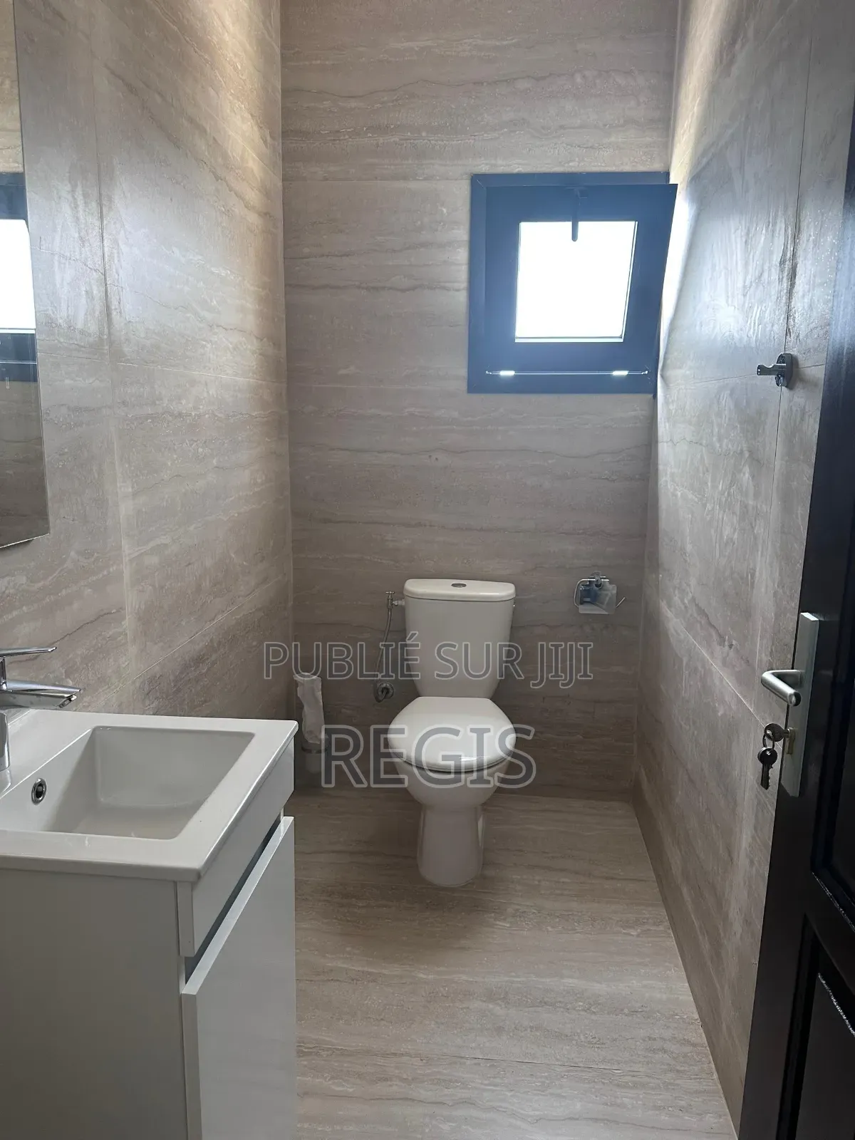 2chbre Appartement dans Regis, Cocody à Louer