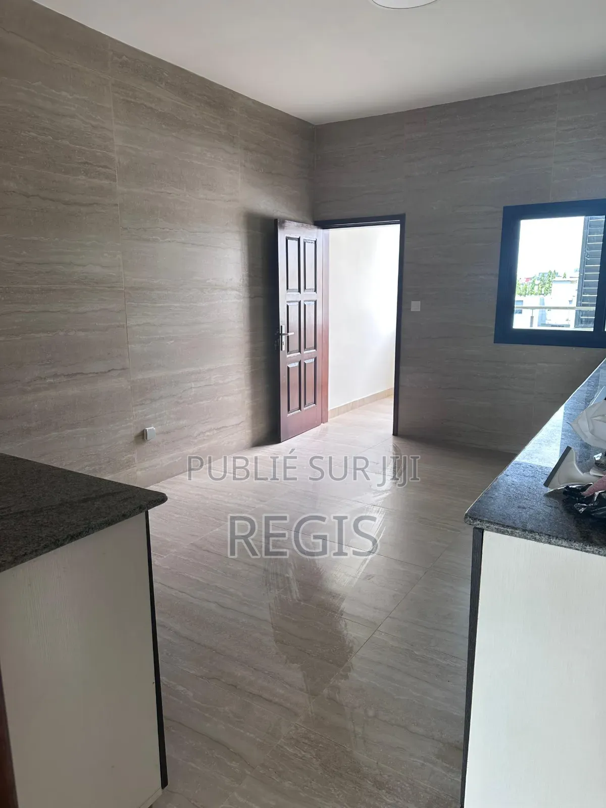 2chbre Appartement dans Regis, Cocody à Louer