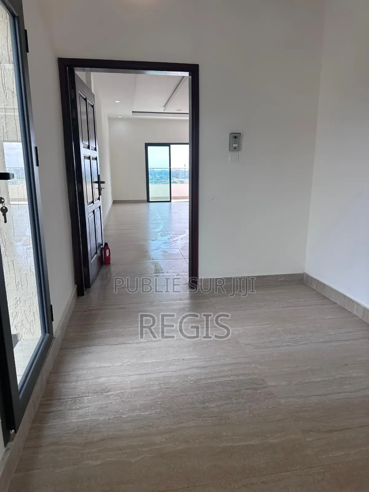 2chbre Appartement dans Regis, Cocody à Louer