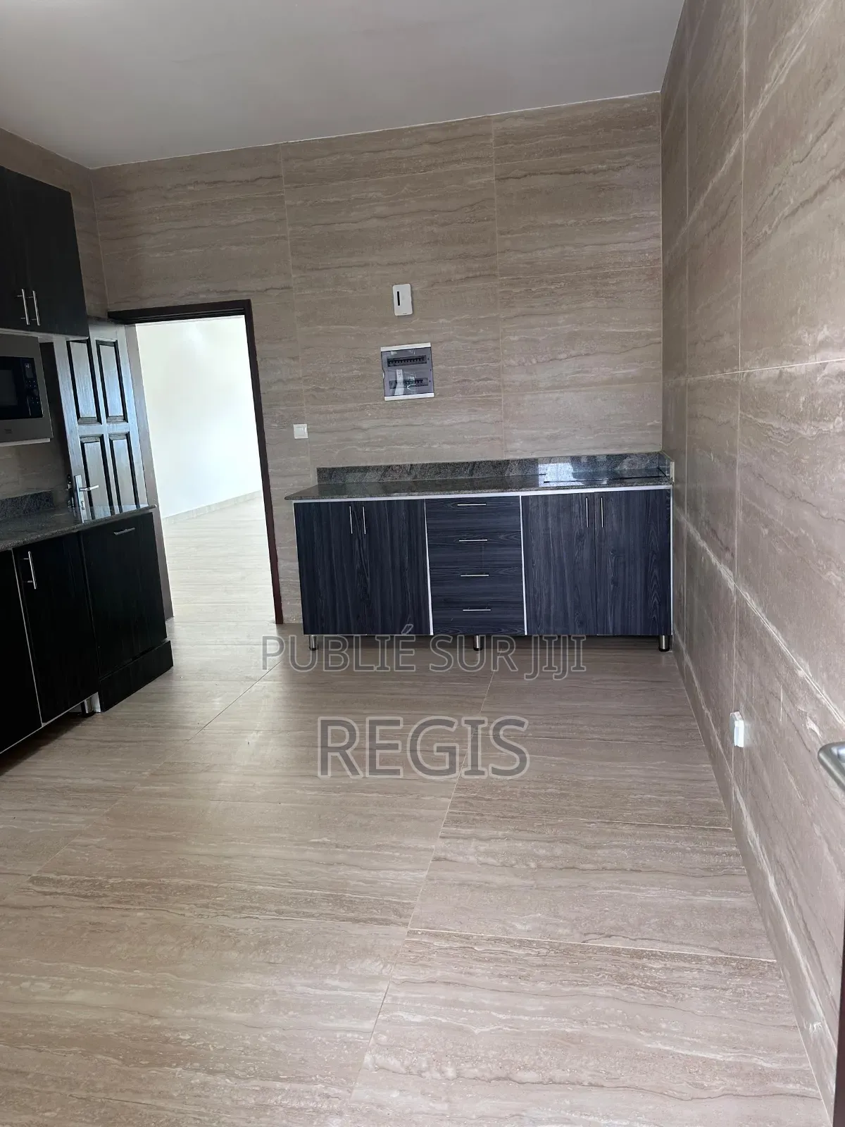 2chbre Appartement dans Regis, Cocody à Louer